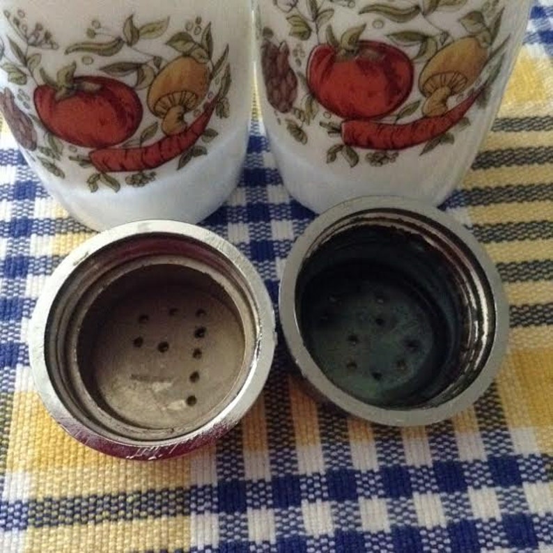 Spice of Life Salt /& Pepper Shakers Milk Glass 1970/'s
