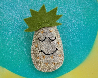 Sparkly pineapple badge / brooch / pin made with glitter fabric and felt