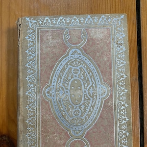 Twice Told Tales by Nathaniel Hawthorne - HM Caldwell Company - Libro antiguo