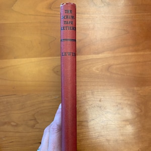 The Screwtape Letters, de CS Lewis - Macmillan 8ª impressão, 1943