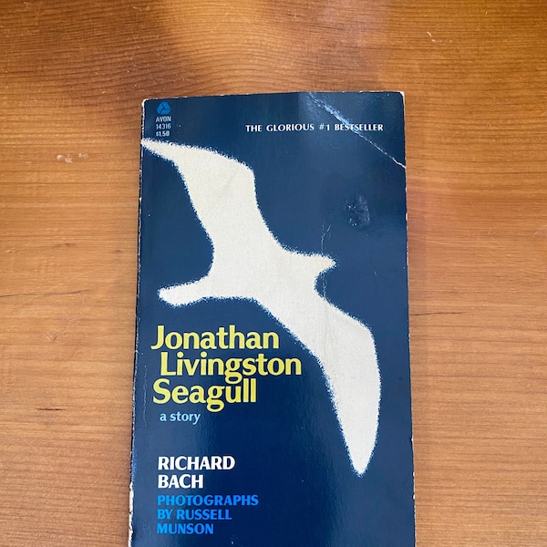 Jonathan Livingston Seagull by Richard Bach with Photographs by Russell Munson - 1973 Paperback Book