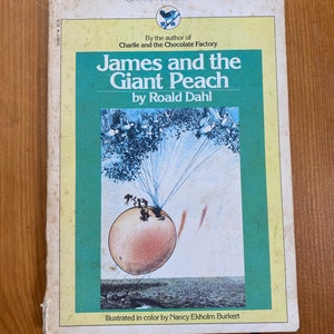 James and the Giant Peach by Roald Dahl - Illustrated by Nancy Ekholm Burkert - Bantam Skylark Paperback 1980