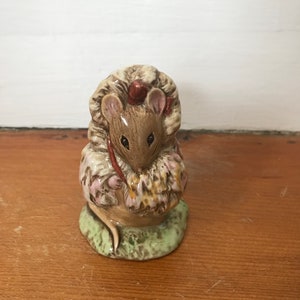 Beatrix Potter Figurine - Thomasina Tittlemouse -  Beswick, England - 1981 Porcelain Figure