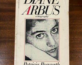 Diane Arbus: a Biography by Patricia Bosworth - 1984 Avon
