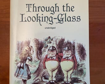 Hinter den Spiegeln vonLewis Carroll - Illustriert von Sir John Tenniel - 1999 Dover