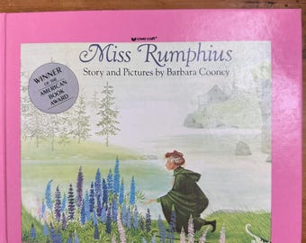 Miss Rumphius Story and Pictures by Barbara Cooney - Puffin 1982 - Ex-classroom Copy