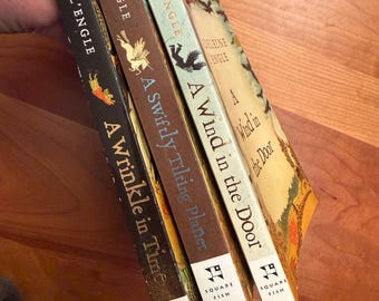 Una trilogia nelle pieghe del tempo di Madeleine L'Engle - Square Fish Anni 2000