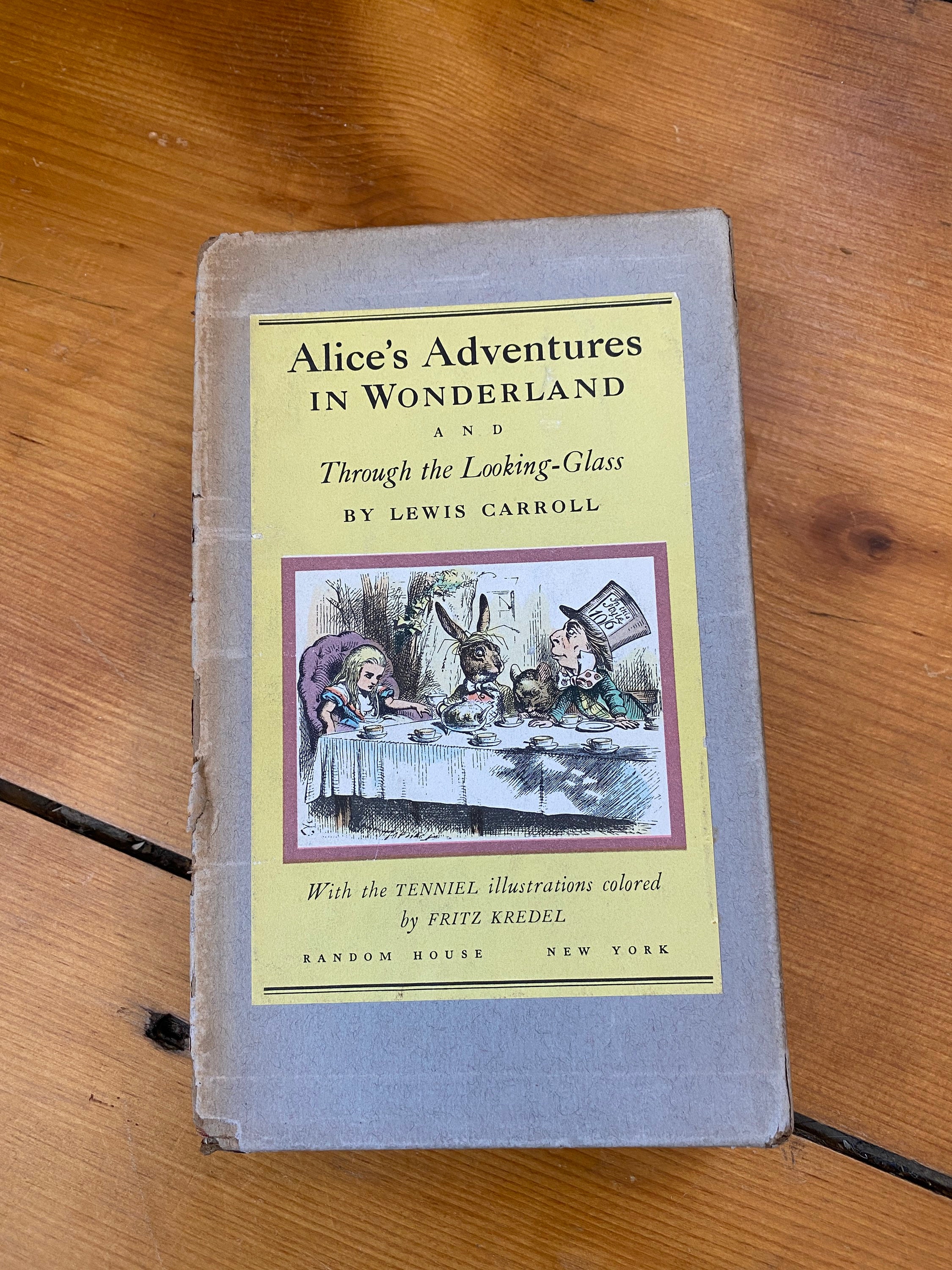 不思議の国のアリス　置き時計　ハルモニア　鏡の国　ルイス　キャロル　ディズニー 不思議の国のアリス 置き時計 ハルモニア 鏡の国 ルイス