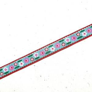 12 mm wide woven ribbons with flowers in various colors delivered in one piece for each design 2. helltürkis rot