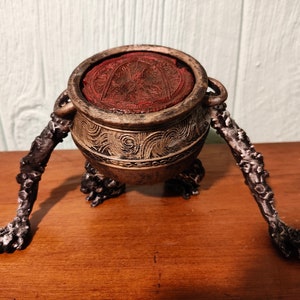 Pot boy with lid