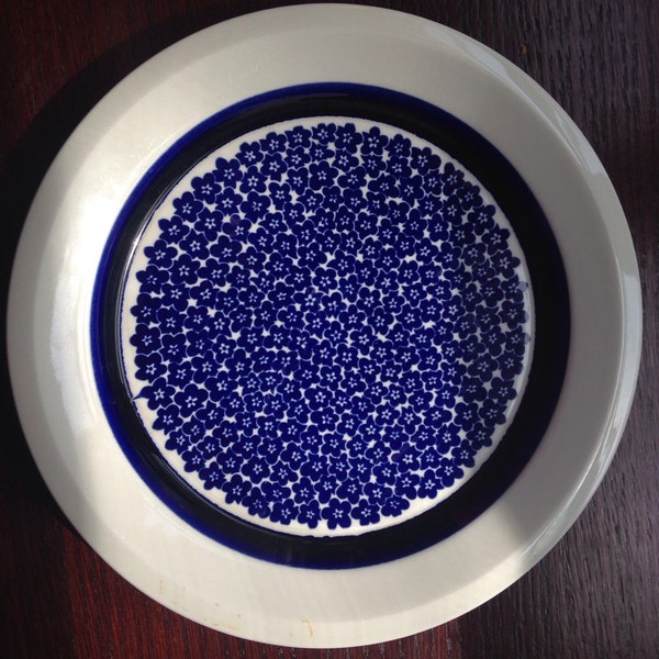 Mid Century ARABIA of Finland FAENZA - Pair of Blue Floral Salad / Dessert Plate, Peter Winquist and Inkeri Seppälä, Finnish Dinnerware 1970