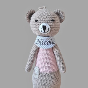 Spieluhr Baby personalisiert Spieluhr gehäkelt Baby Geschenk personalized gifts for baby and kids Taupe Rosa