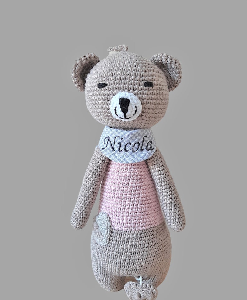 Spieluhr Baby personalisiert Spieluhr gehäkelt Baby Geschenk personalized gifts for baby and kids Taupe Rosa