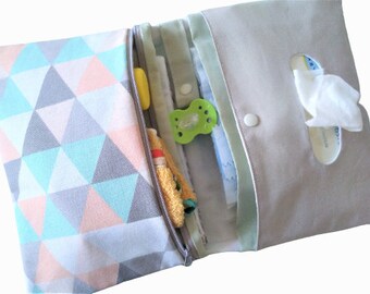 Windeltasche / Wickeltasche Grau Pastell Dreiecke Mädchen mit Namen personalsierbar Mädchen Geschenk Babyparty