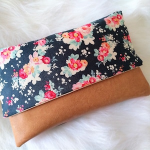 Windeltasche Wickeltasche Blumen Kunstleder Windeletui kleine Windeltasche