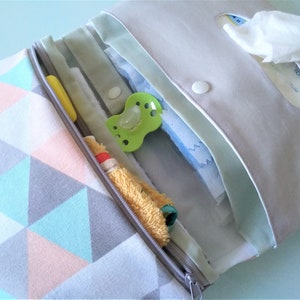 Windeltasche / Wickeltasche Grau Pastell Dreiecke Mädchen mit Namen personalsierbar Mädchen Geschenk Babyparty image 4