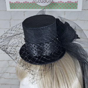 Equestrian Mini Top Hat: Black Felt Derby Hat With Tulle