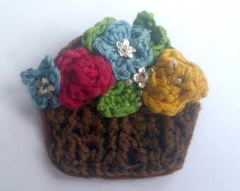 Crochet Pattern for mini Flower Basket Brooch 1950's inspire, Make a great Crocheted Gift for Mums and Grans! Easter Basket