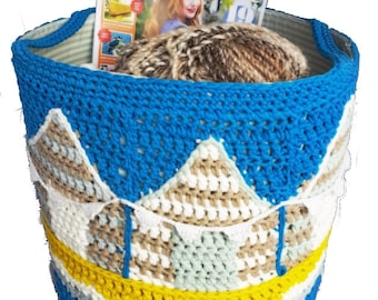 Crochet Summer Beach Hut Basket Pattern - Organised all the stuff on holiday in this summery container with bunting , caravan storage