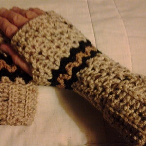 PATTERN: Crocheted Zigzag Gloves (Ladies/Teens) - Great Stash Buster! Lacy design, Long or Short/Straight or Cuffed