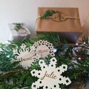 Flocon de noël personnalisé bois, étoile de noël,déco suspension sapin noël, cadeau mon premier noël, cadeau original enfant noël, déco noël image 2