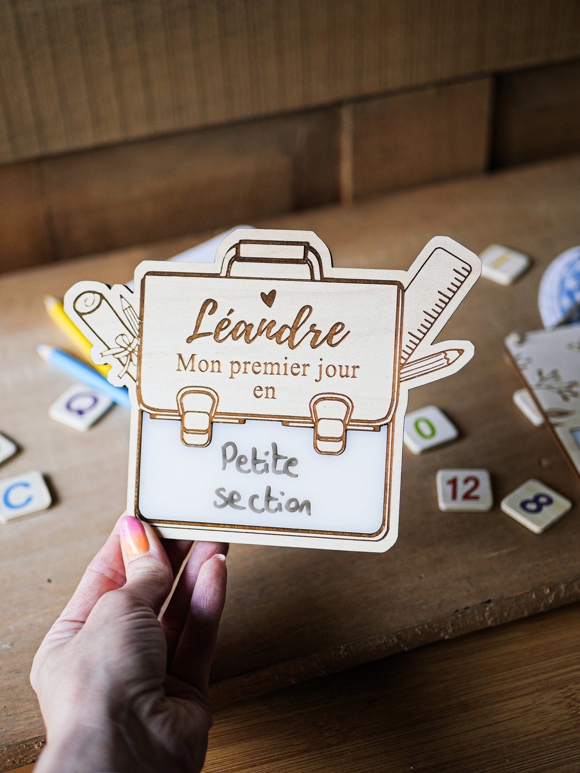 pancarte-rentr-e-cartable-bois-mon-premier-jour-d-cole-d-coration