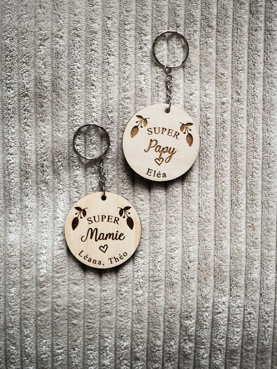 Portachiavi Personalizzato Per Nonna Con Incisione | Gioiello A Forma Di Cuore Con Fiore E Perla | Regalo Compleanno Festa Della Mamma