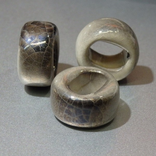 2 piezas - perlas de cerámica en blanco y negro - espaciador para cuero regaliz - hallazgos de cuero - espaciador de cerámica (CBg31)