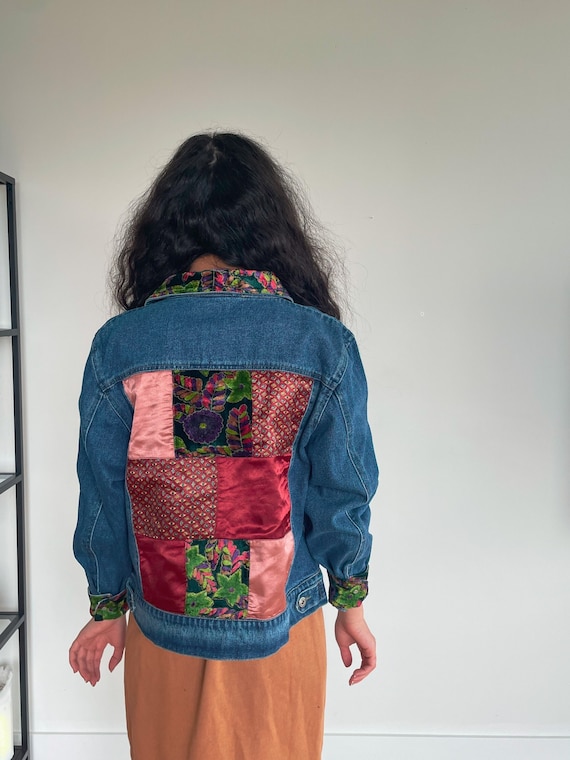 vintage 90s does 70s patchwork denim jacket // velvet floral paisley print  hippie //back patch jean jacket // womens large