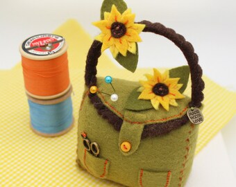 Seamstress Gift Sewing Room Accessory Felt Handbag Pincushion in Grey and Pink Chic Decor Pincushion