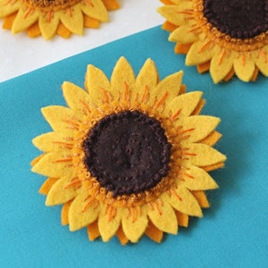 Embroidered Felt Sunflower Brooch in Golden and Sunshine Yellow, Large Flower Brooch, Summer Jewelry image 2