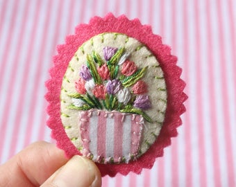 Tulip Brooch with Pink, Purple and White Tulips, Hand Embroidered Spring Flowers Felt Pin, Spring Wedding Favour, Mothers Day, Cheer Up Gift