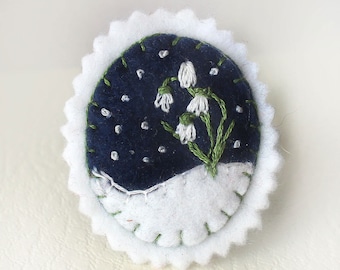 Snowdrop Brooch, White Christmas Brooch, Hand Embroidered Felt Flowers Pin with White Snowdrops, Small Flowers Jewelry, Festive Gift