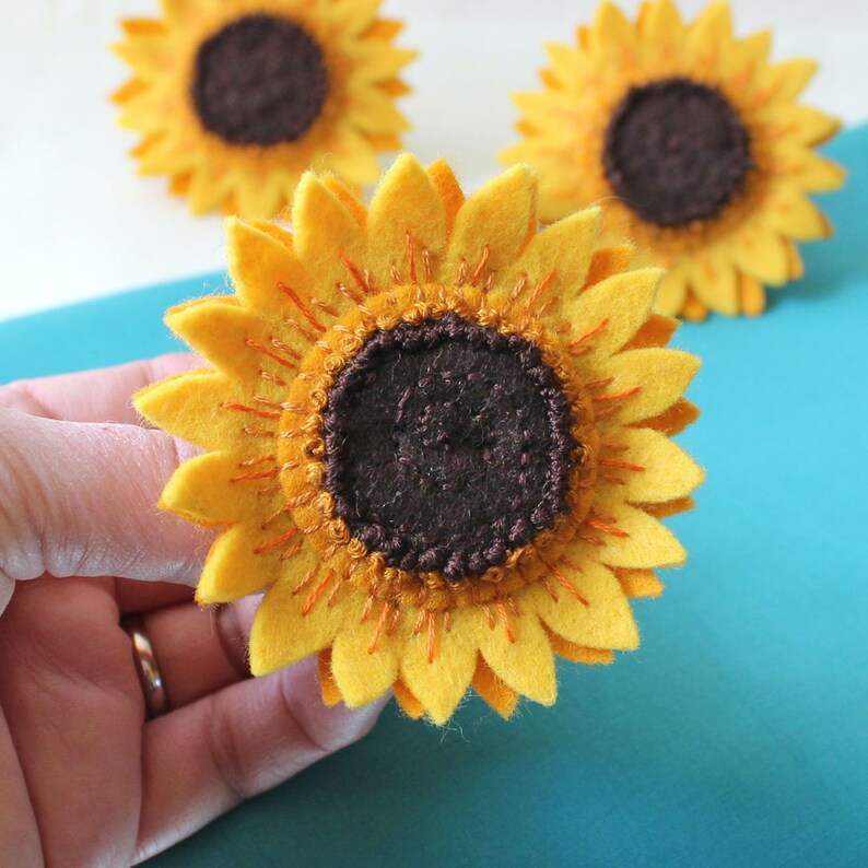 Embroidered Felt Sunflower Brooch in Golden and Sunshine Yellow, Large Flower Brooch, Summer Jewelry image 4