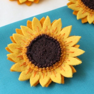 Embroidered Felt Sunflower Brooch in Golden and Sunshine Yellow, Large Flower Brooch, Summer Jewelry image 5
