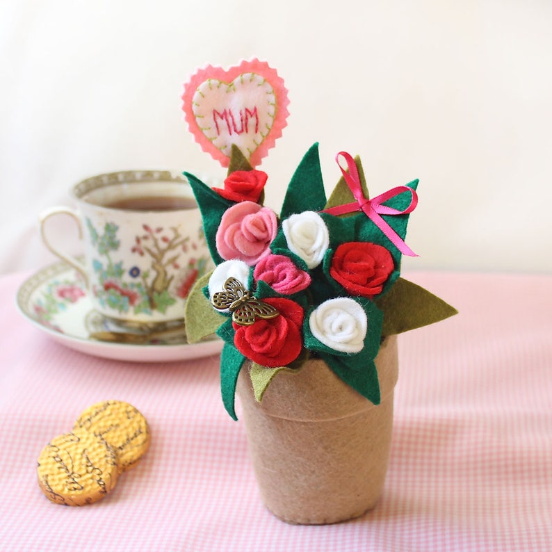 Pot de fleurs de rose en feutre, cadeau danniversaire personnalisé de juin pour maman, cadeau de fête des mères image 7