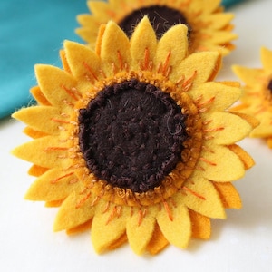 Embroidered Felt Sunflower Brooch in Golden and Sunshine Yellow, Large Flower Brooch, Summer Jewelry image 6