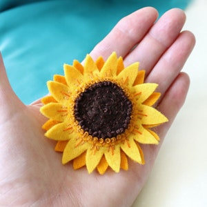 Embroidered Felt Sunflower Brooch in Golden and Sunshine Yellow, Large Flower Brooch, Summer Jewelry image 7