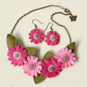 Pink Necklace & Earrings Jewellery Set, Felt Gerbera Flower Necklace and Dangly Earrings, African Daisy Summer Wedding Accessories