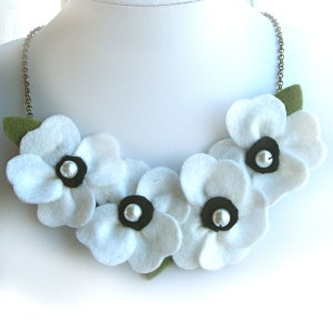 White Poppy Bib Necklace, Felt Flowers Statement Jewellery, White Christmas Floral Accessory for Her