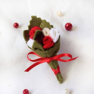 Broche de Natal com rosas pequenas, broche de rosas vermelhas e brancas