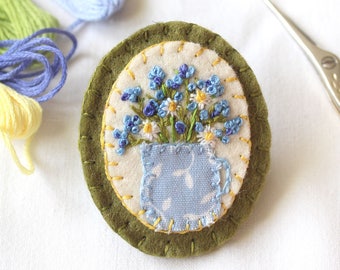 Felt Brooch with Embroidered Flowers, Daisy & Forget-Me-Not Flower Gift, Embroidery Art Brooch, Remember Me Floral Brooch, Mother's Day Gift