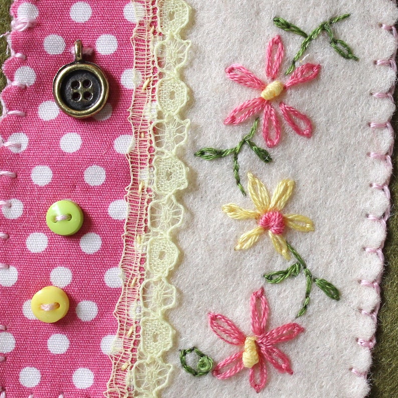 Hand Embroidered Needle Book: Green Felt Sewing Needle Case image 3