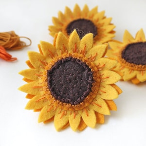 Embroidered Felt Sunflower Brooch in Golden and Sunshine Yellow, Large Flower Brooch, Summer Jewelry image 9