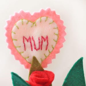 Pot de fleurs de rose en feutre, cadeau danniversaire personnalisé de juin pour maman, cadeau de fête des mères image 4