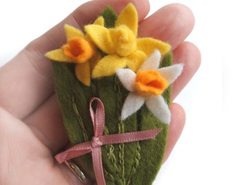 Daffodil Brooch, Welsh Gift, Yellow Flowers Felt Brooch for St Davids Day, Easter, March Birthday or Mothers Day