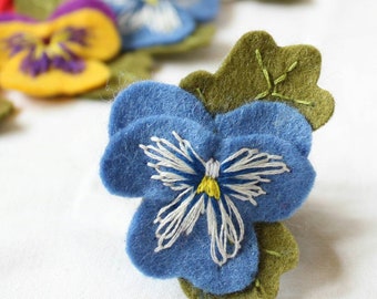 パンジーのブローチ、手刺繍フェルト製ビオラのブローチ、各種カラー
