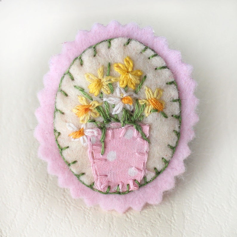 Daffodil Brooch Hand Embroidered Yellow Flowers Pin With Etsy UK