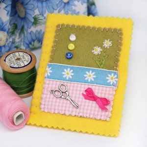 Summer Vibes Sewing Needle Book, Yellow Felt Needle Case with Daisies, Cute Seamstress / Quilter Gift
