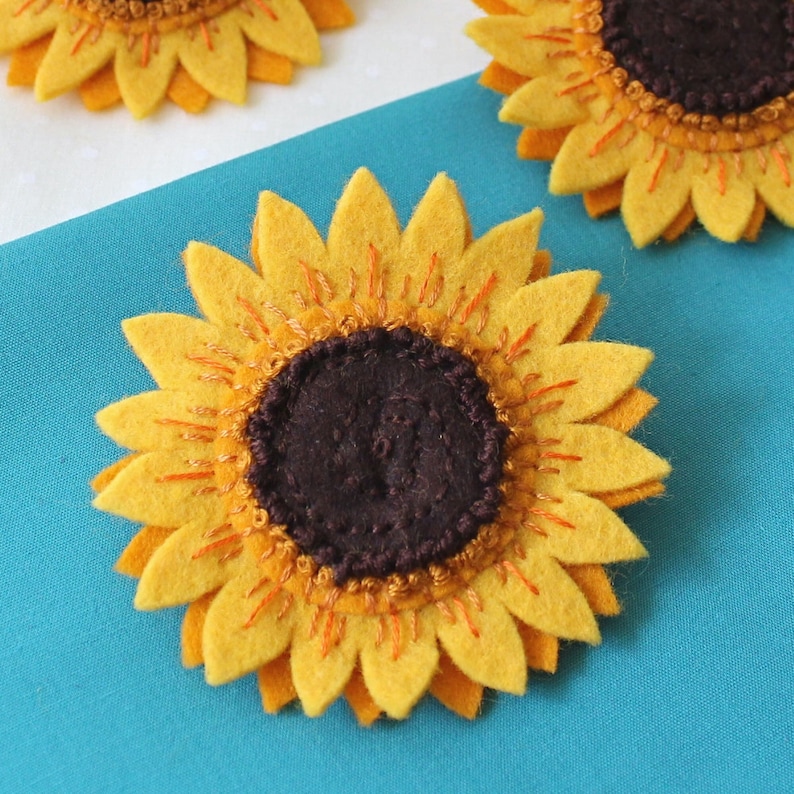 Embroidered Felt Sunflower Brooch in Golden and Sunshine Yellow, Large Flower Brooch, Summer Jewelry image 2